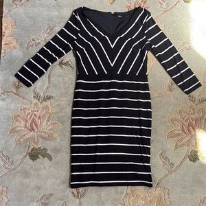 White House Black Market Black and White Sheath Dress V-Neck 3/4 Sleeve